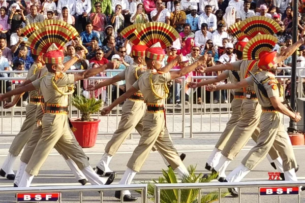 Beating Retreat : పంజాబ్ సరిహద్దుల్లో బీటింగ్ రిట్రీట్.. Beating Retreat : పంజాబ్ సరిహద్దుల్లో బీటింగ్ రిట్రీట్..