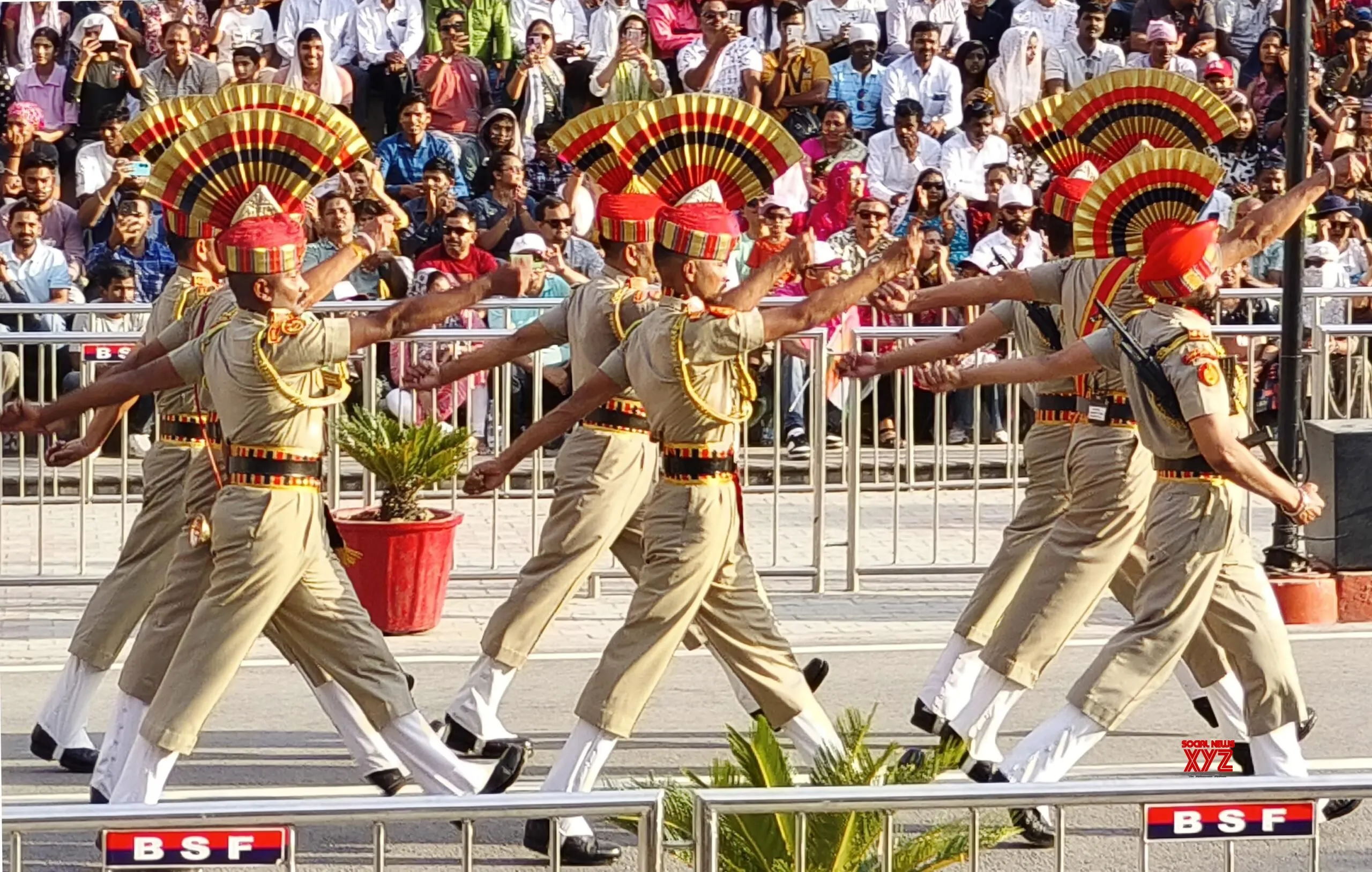 Beating Retreat : పంజాబ్ సరిహద్దుల్లో బీటింగ్ రిట్రీట్..