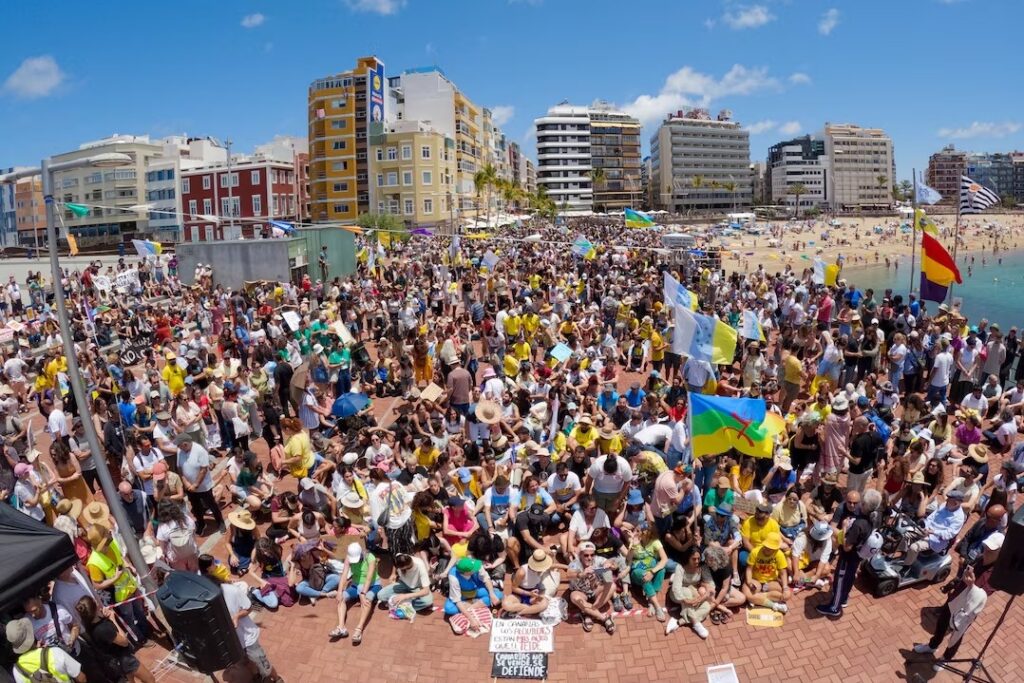 Canary Islands : కేనరీ ఐలాండ్ ప్రజల నిరసన ర్యాలీ..