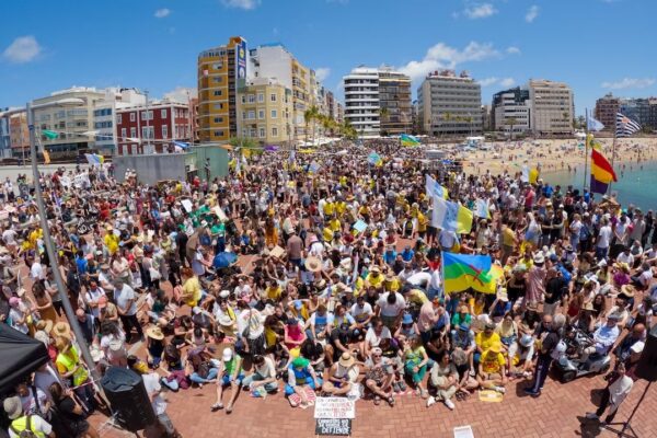 Canary Islands : కేనరీ ఐలాండ్ ప్రజల నిరసన ర్యాలీ..