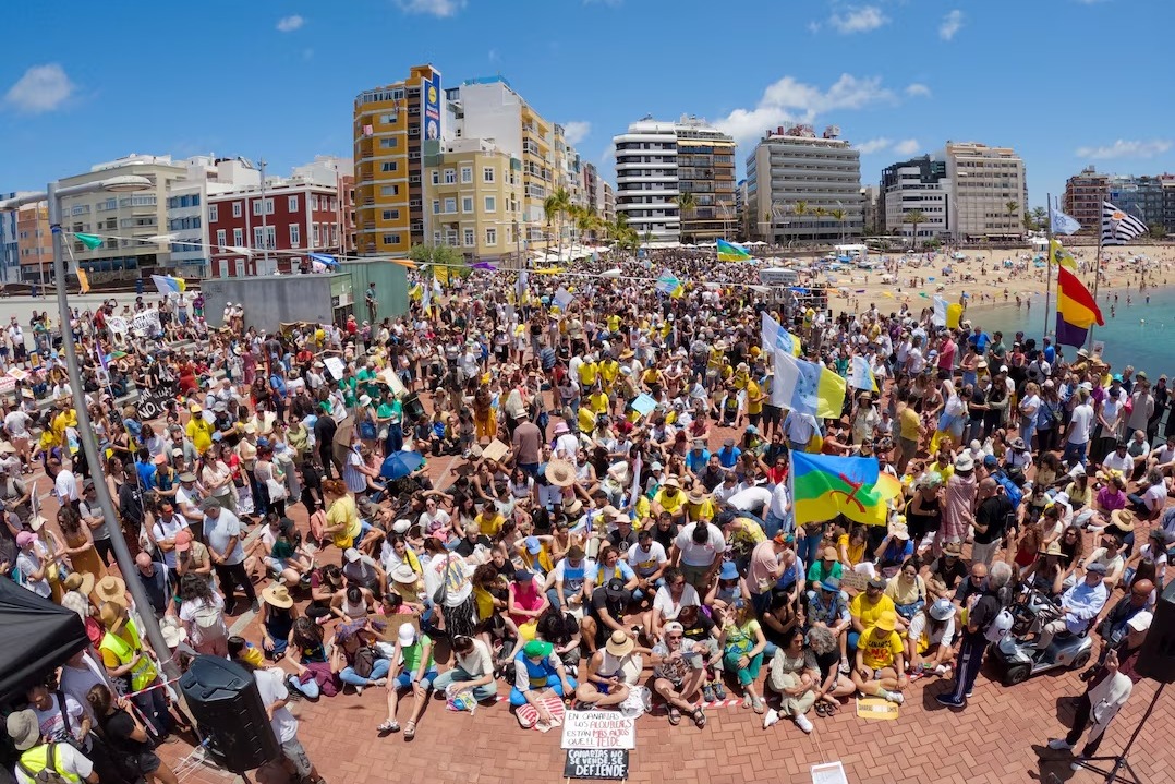Canary Islands : కేనరీ ఐలాండ్ ప్రజల నిరసన ర్యాలీ..