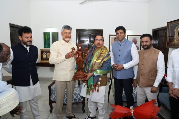 Chandrababu Naidu : కేంద్ర మంత్రి తో చంద్రబాబు భేటీ