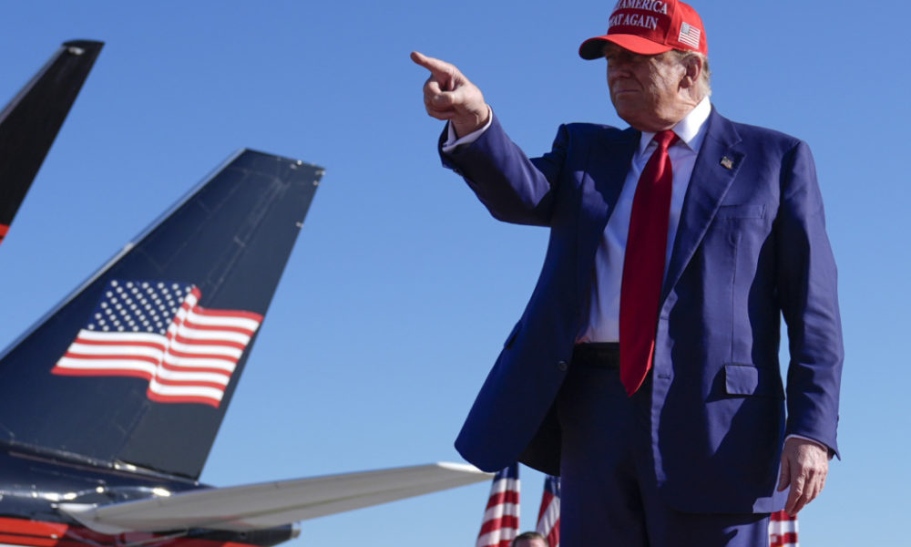 Donald Trump : అక్రమ వలసదారులకు డబ్బుతో స్వదేశ ప్రయాణ అవకాశం