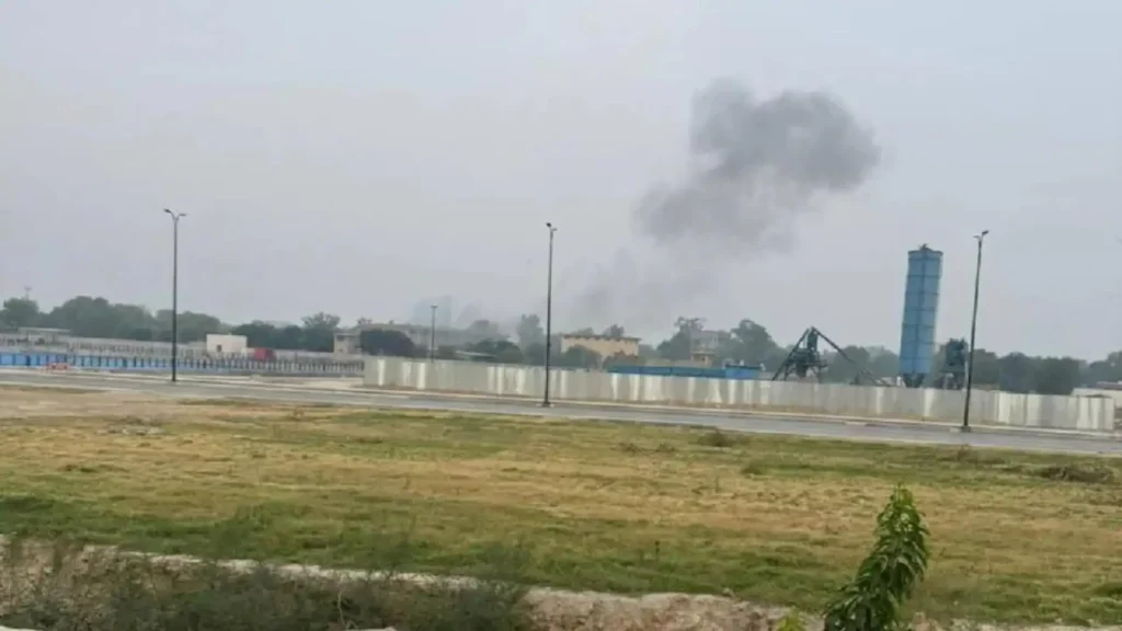 Lahore military airport : పాకిస్థాన్ లాహోర్ లో వరుస పేలుళ్లు