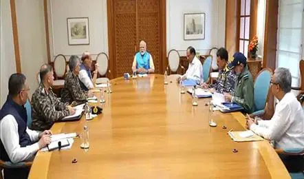 Narendra Modi : త్రివిధ దళాధిపతులతో ప్రధాని మోదీ భేటీ
