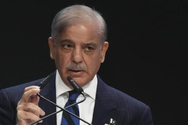 Pakistan : బడ్జెట్ లో రక్షణ వ్యయాన్ని 18 శాతానికి పెంచిన పాకిస్థాన్