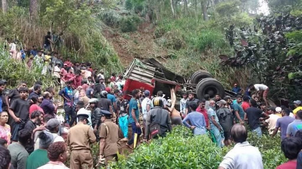 Sri Lanka : లోయలో పడ్డ బస్సు 21 మంది దుర్మరణం