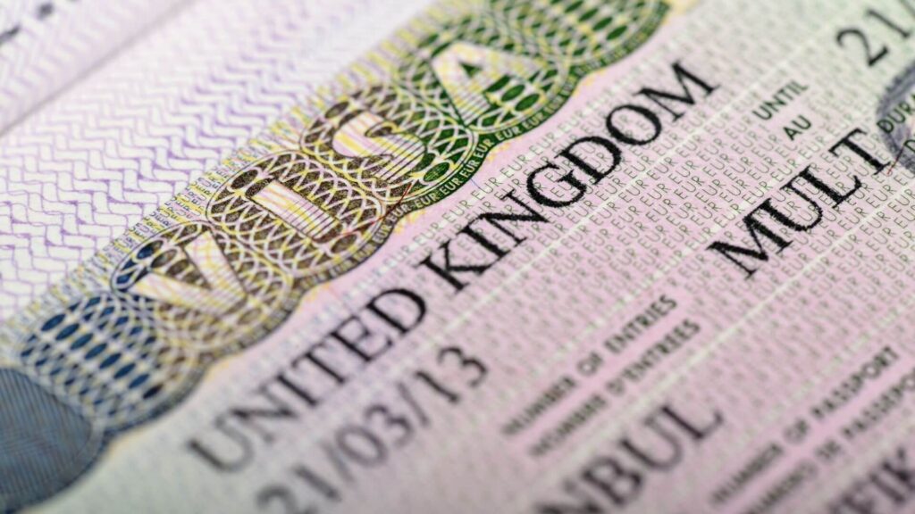 UK Visa : పాక్ పౌరుల వీసాలపై బ్రిటన్ ఆంక్షలు