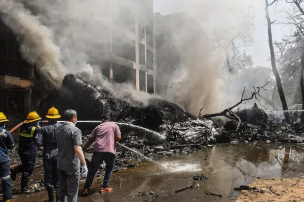 Ahmedabad Plane Crash : చెట్టుకింద నిద్రిస్తున్న చిన్నారి బలి..