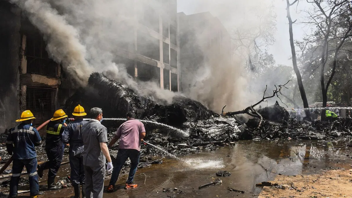 Ahmedabad Plane Crash : చెట్టుకింద నిద్రిస్తున్న చిన్నారి బలి..