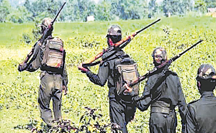 Chhattisgarh : సుక్మాలో మరో కీలక మలుపు – లొంగిపోయిన 16 మంది మావోయిస్టులు
