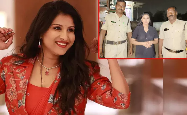 Mangli : సింగర్ మంగ్లీ పార్టీ అనంతరం పోలీసుల హెచ్చరిక