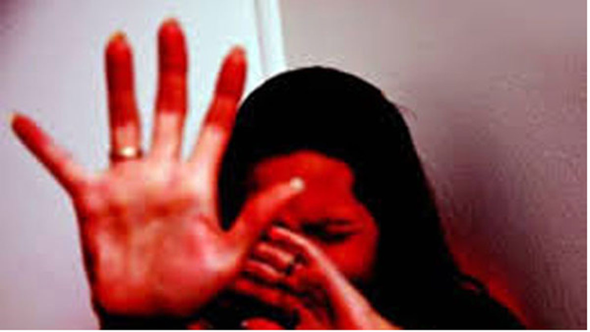 Uttar Pradesh Police : బాలికపై భర్తతో కలిసి దాడిచేసిన మహిళ