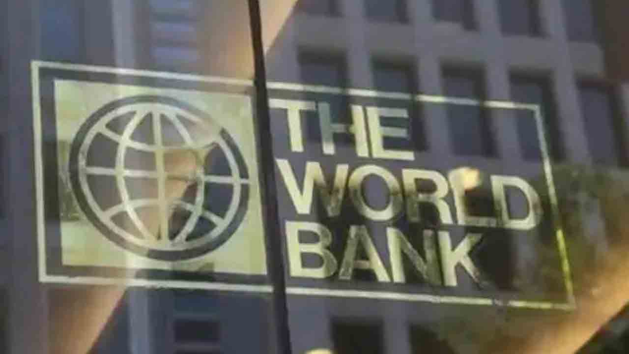 World Bank Report : దేశంలో రికార్డు స్థాయిలో తగ్గిన తీవ్ర పేదరికం