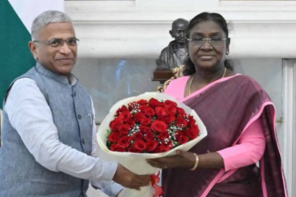 Harivansh : రాష్ట్రపతిని కలిసిన రాజ్యసభ డిప్యూటీ చైర్మన్ హరివంశ్ Harivansh : రాష్ట్రపతిని కలిసిన రాజ్యసభ డిప్యూటీ చైర్మన్ హరివంశ్