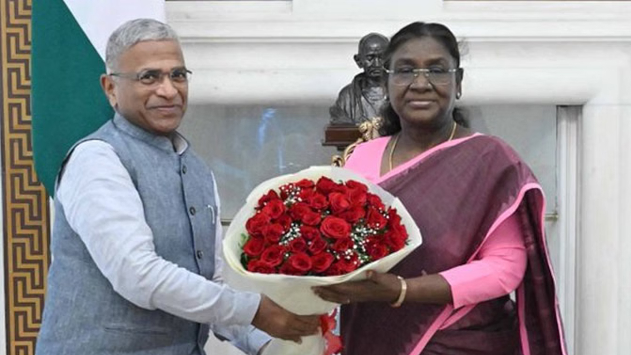 Harivansh : రాష్ట్రపతిని కలిసిన రాజ్యసభ డిప్యూటీ చైర్మన్ హరివంశ్
