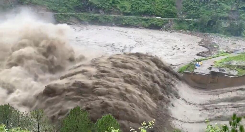Himachal Pradesh Floods : వర్షాలకు 77 మంది మృతి