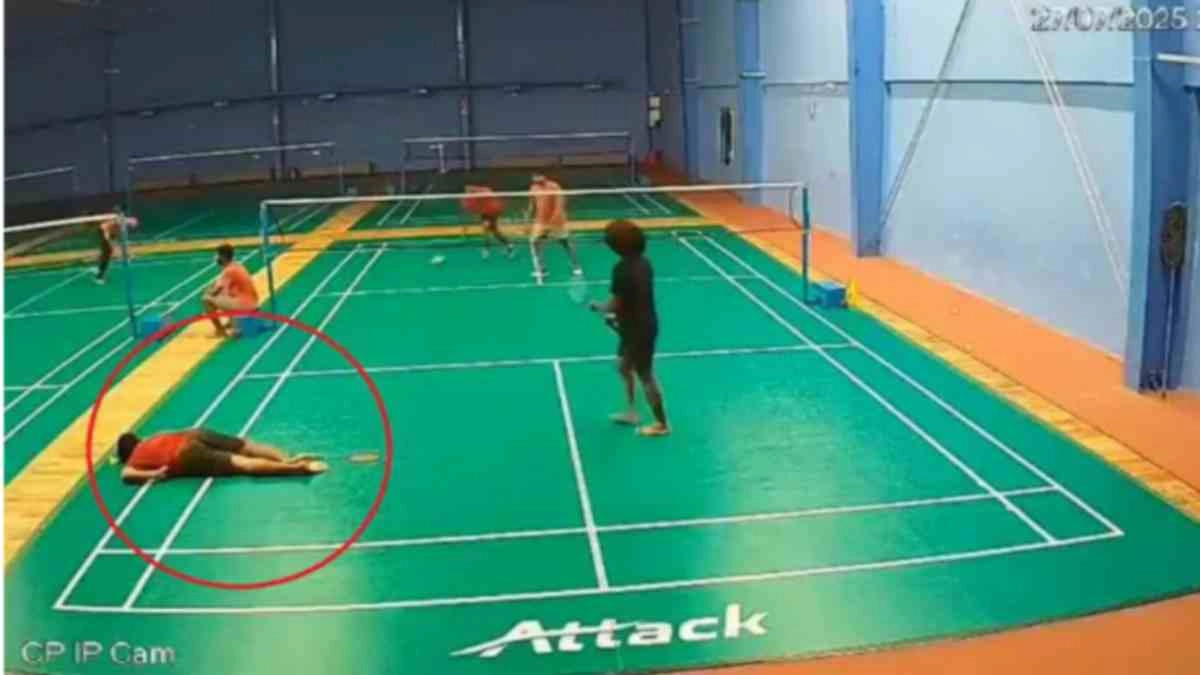 Hyderabad : షటిల్ ఆడుతూ గుండెపోటుతో కుప్పకూలిన యువకుడు