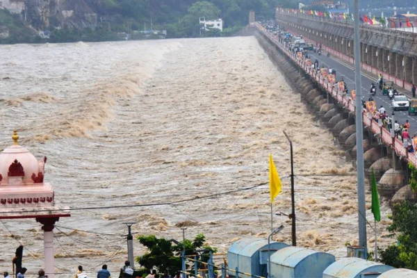 Krishna River : ప్రకాశం బ్యారేజీకి భారీగా వరద నీరు Krishna River : ప్రకాశం బ్యారేజీకి భారీగా వరద నీరు