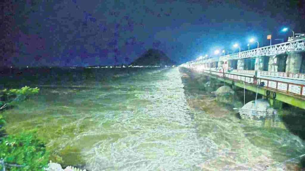 Krishna River : ప్రకాశం బ్యారేజీకి భారీగా వరద నీరు