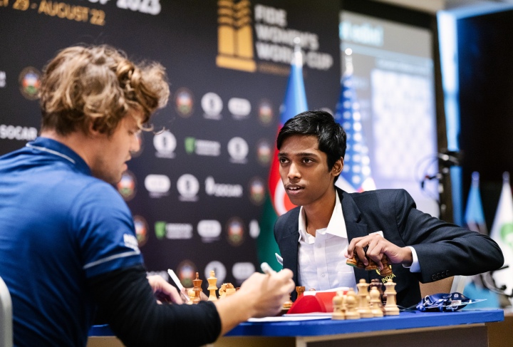 Magnus Carlsen : భారత ప్రత్యర్థి చేతిలో ఓడిపోయిన మాగ్నస్ కార్ల్‌సెన్