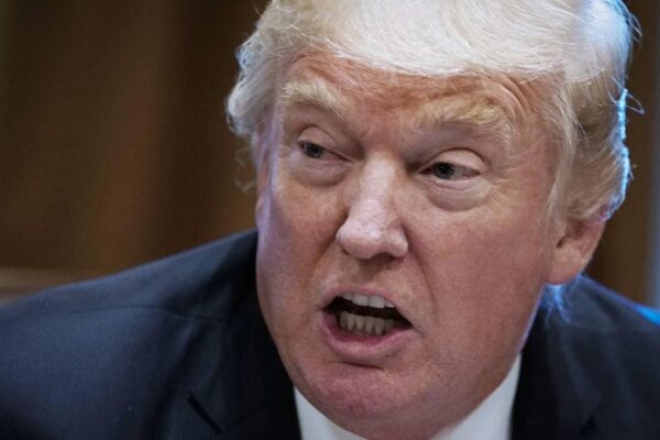 Donald Trump : వాషింగ్టన్‌లో 'పేరుమోసిన నేరస్థుడు' ట్రంపేనట!
