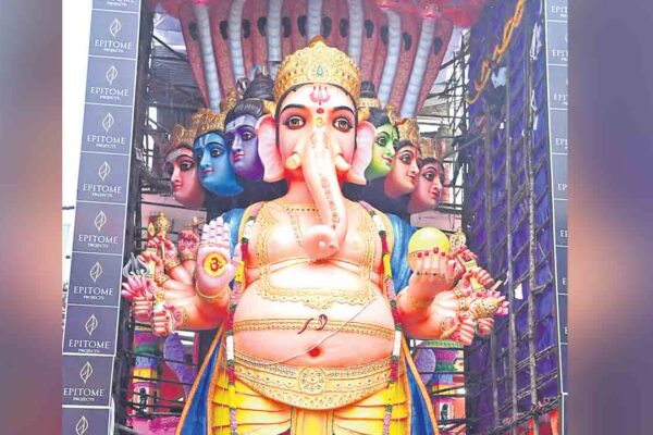 Khairatabad Ganesh : ఖైరతాబాద్ లో సిద్దమైన 69 అడుగుల గణపతి Khairatabad Ganesh : ఖైరతాబాద్ లో సిద్దమైన 69 అడుగుల గణపతి