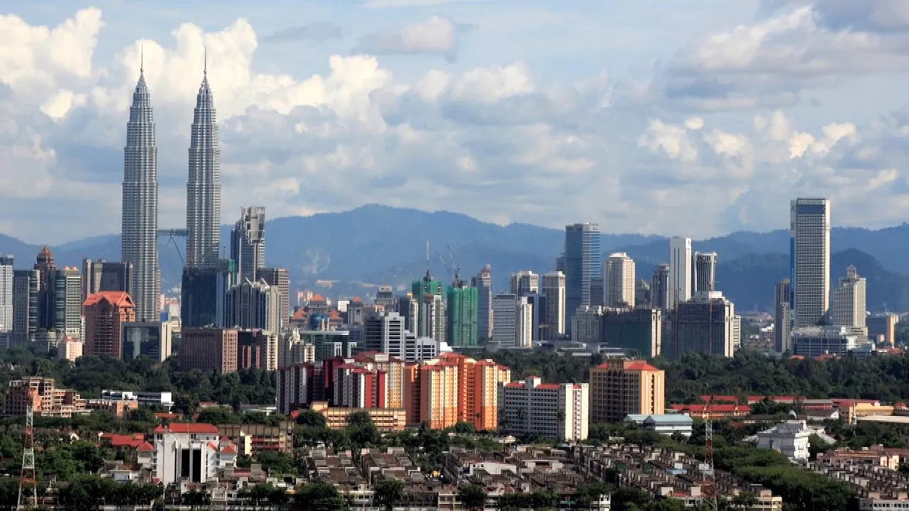 Malaysia : మలేషియా వెళ్లే భారతీయులకు హెచ్చరిక