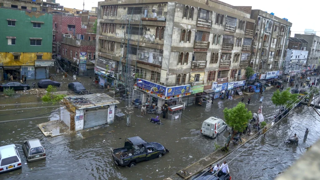 Pakistan Floods : పాకిస్థాన్‌ను వణికిస్తున్న రుతుపవనాల బీభత్సం: మృతుల్లో ఎక్కువగ చిన్నారులే