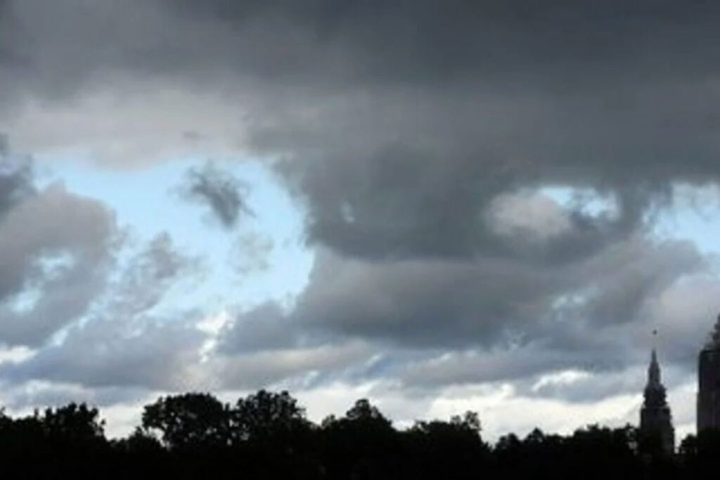 Telangana Weather : తెలంగాణలో ఓవైపు వర్షాల లోటు.. మరోవైపు భారీ వర్షాల హెచ్చరిక