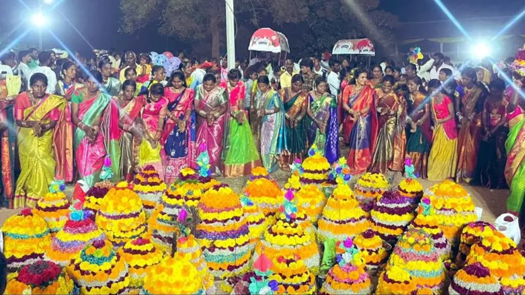 Bathukamma : హుస్సేన్‌సాగర్‌లో ఈసారి బతుకమ్మ వేడుకలు అదుర్స్!