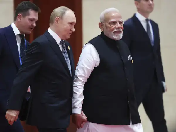 Narendra Modi : ఎస్‌సీఓ సదస్సులో కలుసుకున్న  మోదీ, పుతిన్