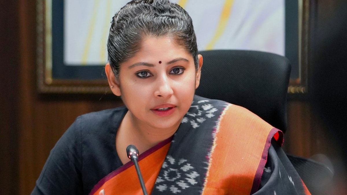 Smita Sabharwal : స్మితా సభర్వాల్‌పై చర్యలు తీసుకోండి ..ఘోష్ కమిషన్