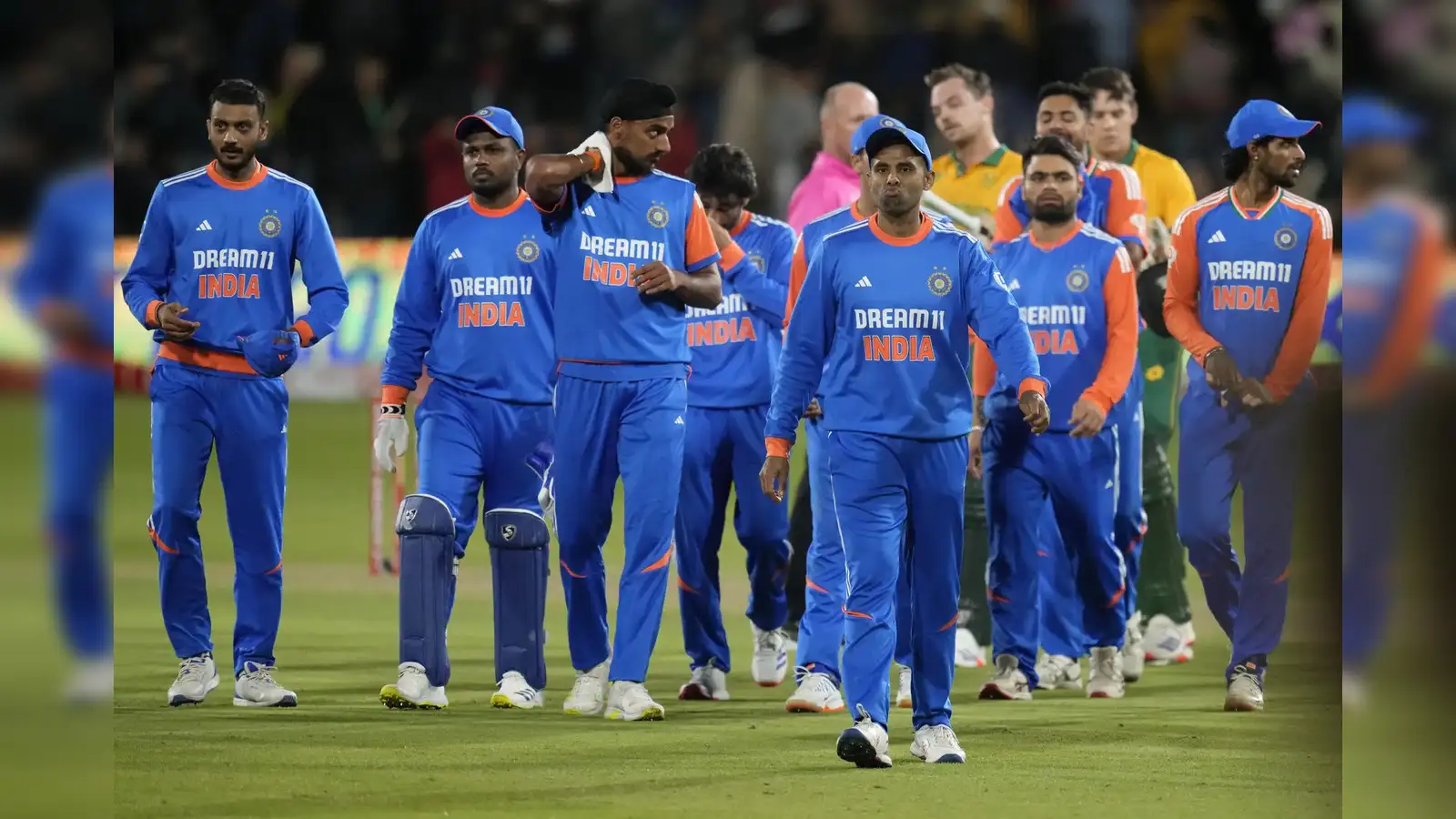 latest sports news T20 Match : 32 పరుగులకే 4 వికెట్లు కోల్పోయిన భారత్