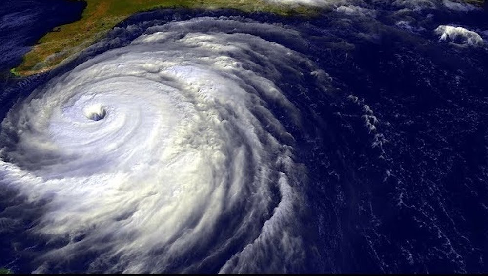 telugu news Cyclone Montha : ఏపీలోని 17 జిల్లాలకు రెడ్ అలర్ట్ జారీ