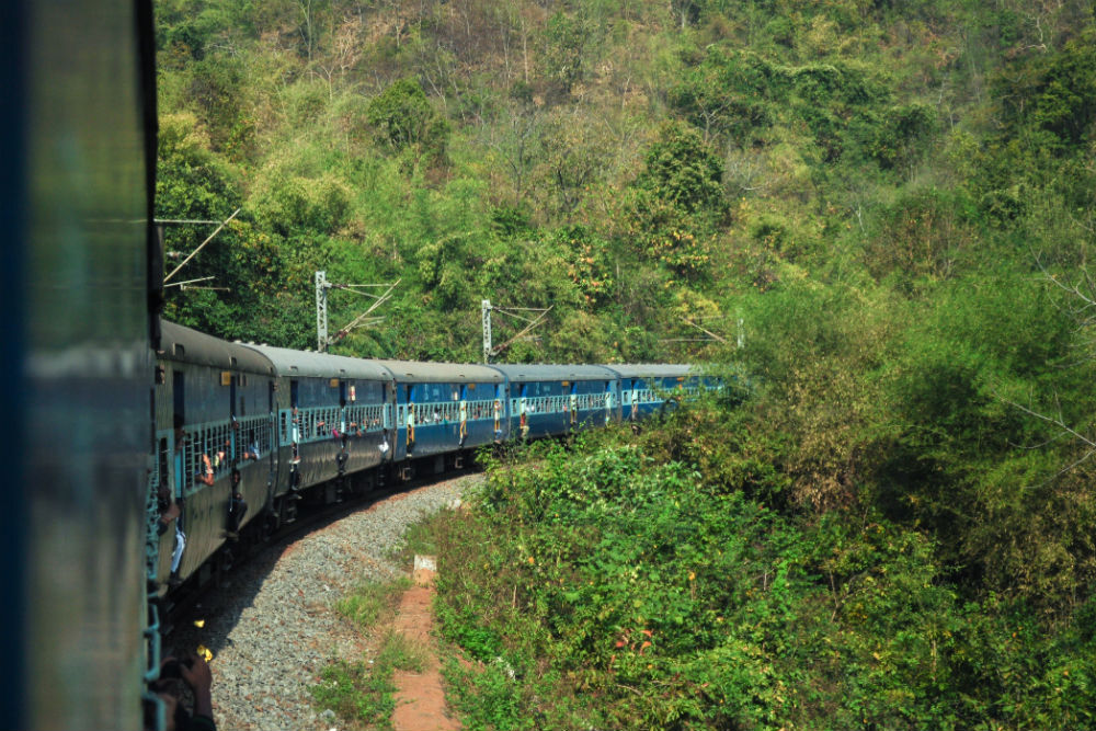 telugu news Diwali special trains : రైల్వే ప్రయాణికులకు కేంద్రం గుడ్ న్యూస్