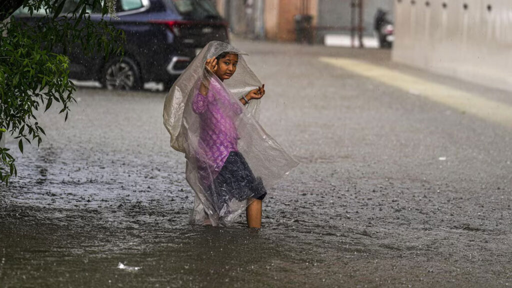 telugu news heavy rains : నెల్లూరు జిల్లా వ్యాప్తంగా దంచికొడుతున్న వానలు
