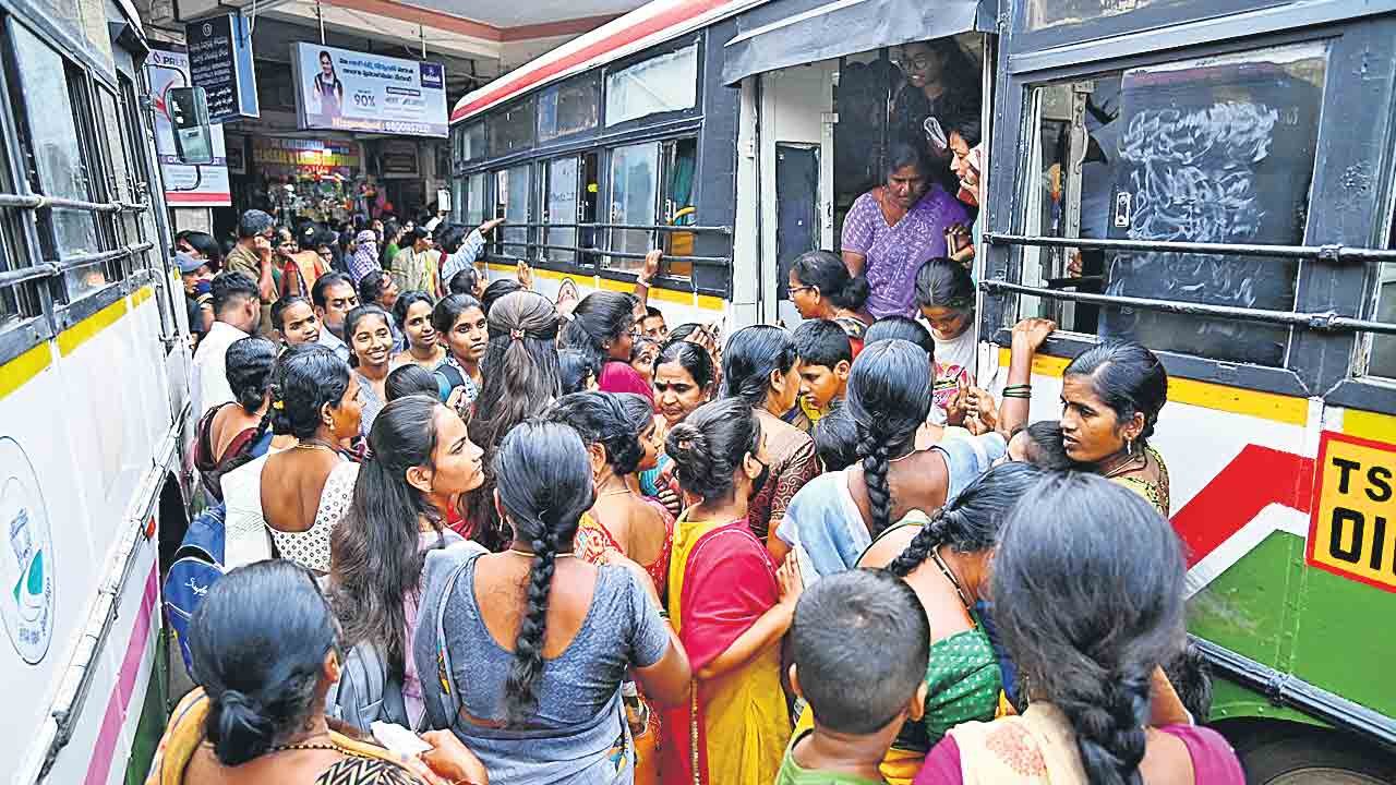 latest telugu news Free Bus : మహిళలే ఫ్రీ బస్ పథకానికి వ్యతిరేకం … రేవంత్ కి షాక్!