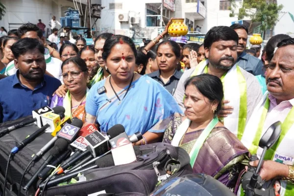 latest telugu news Kavitha : రేవంత్ రెడ్డి భాష వీధి రౌడీలా ఉంది అంటూ కవిత ఫైర్‌