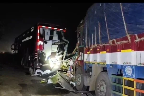 latest telugu news Maitri Travels Bus Accident : నంద్యాలలో ఘోర రోడ్డు ప్రమాదం : ఇద్దరు మృతి