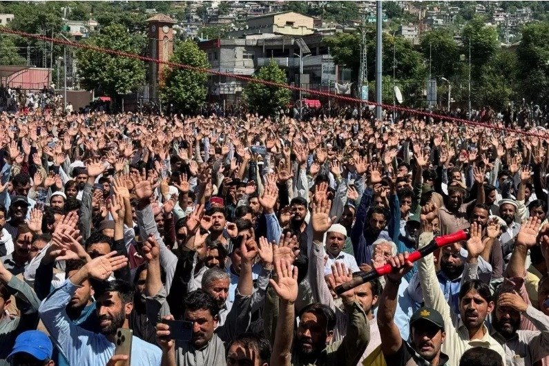 latest telugu news POK Protests : పీఓకేలో మరోసారి మొదలైన ఆందోళనలు