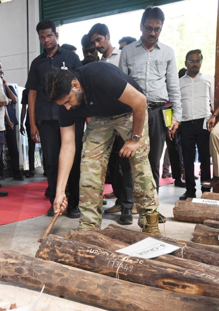 latest telugu news Pawan Kalyan : అడవుల్లో అడుగుపెట్టిన పవన్ కల్యాణ్: ఎర్రచందనం స్మగ్లింగ్‌పై కఠిన హెచ్చరికలు