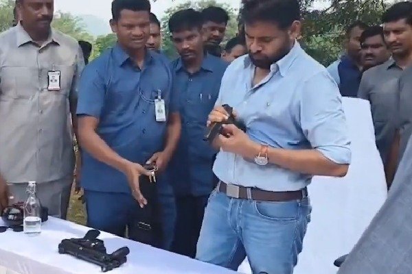 latest telugu news Pawan Kalyan : తుపాకీ పట్టిన పవన్ కల్యాణ్