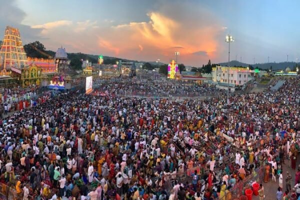 latest telugu news Tirumala : తిరుమలలో భక్తుల రద్దీ సాధారణ స్థాయిలో కొనసాగుతున్న పరిస్థితులు