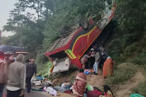 latest telugu news Maredumilli : అల్లూరి జిల్లాలో యాత్రికుల బస్సు బోల్తా…8 మంది యాత్రికులు దుర్మరణం