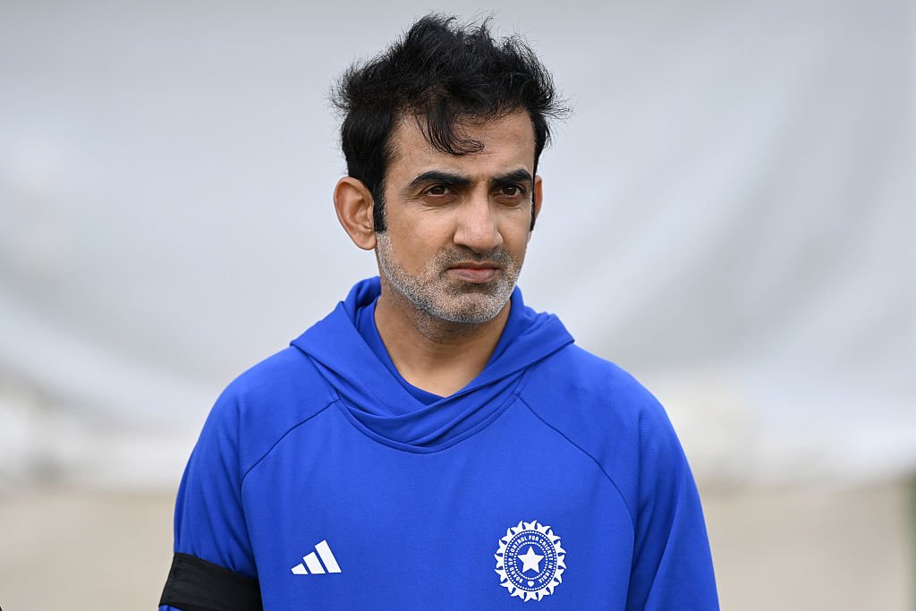 latest sports news Gautam Gambhir : ఎయిర్ పోర్ట్‎లో గౌతమ్ గంభీర్ మౌన ముద్ర..