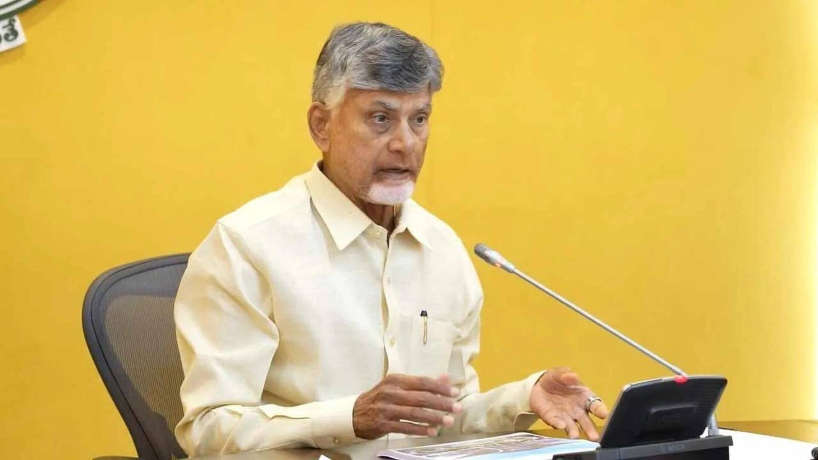 latest telugu news Chandrababu Naidu :వచ్చే సంక్రాంతి నాటికి అన్ని ప్రభుత్వ సేవలు ఆన్‌లైన్‌లో: చంద్రబాబు