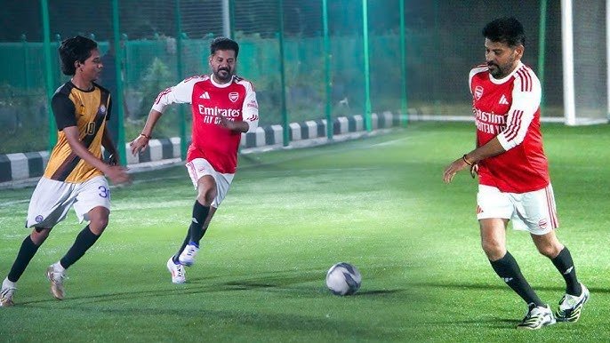 latest telugu news Revanth Reddy : మెస్సీతో రేవంత్ రెడ్డి ఫుట్‌బాల్ మ్యాచ్‌పై రాజకీయ దుమారం